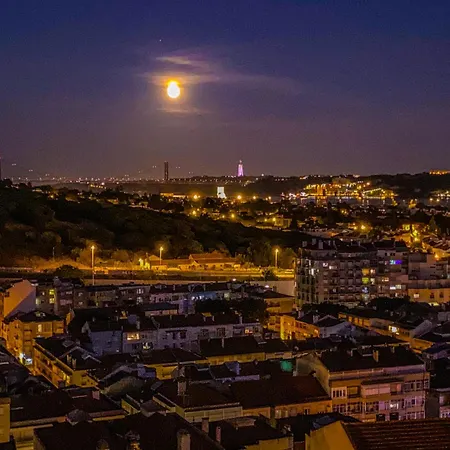 Ideally Located With Perfect Views Algés