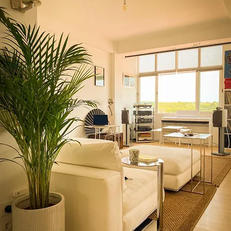 Ideally Located With Perfect Views Habitación en casa particular Algés