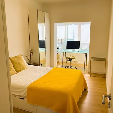 Ideally Located With Perfect Views Habitación en casa particular Algés