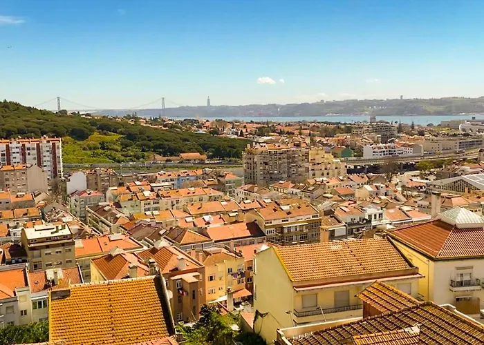 Ideally Located With Perfect Views Privatunterkunft Algés