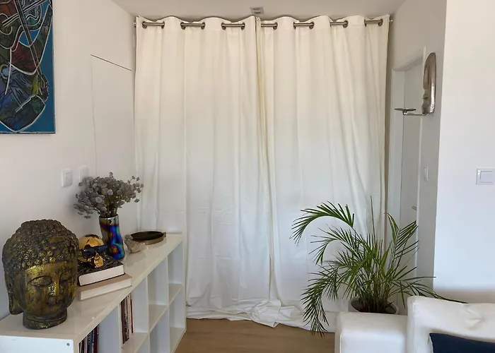 Ideally Located With Perfect Views Privatunterkunft Algés