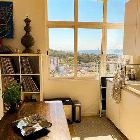 Ideally Located With Perfect Views Homestay *