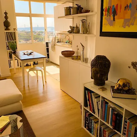 Ideally Located With Perfect Views Homestay