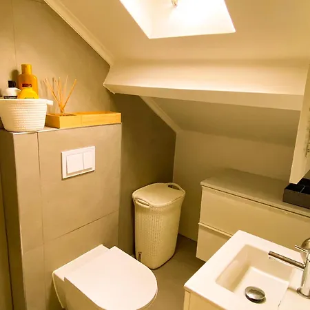 Ideally Located With Perfect Views منزل للإقامة ألجيس